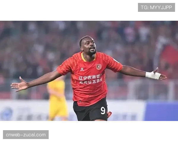 辽宁铁人左路传中制造威胁 姆本扎门前嗅觉敏锐